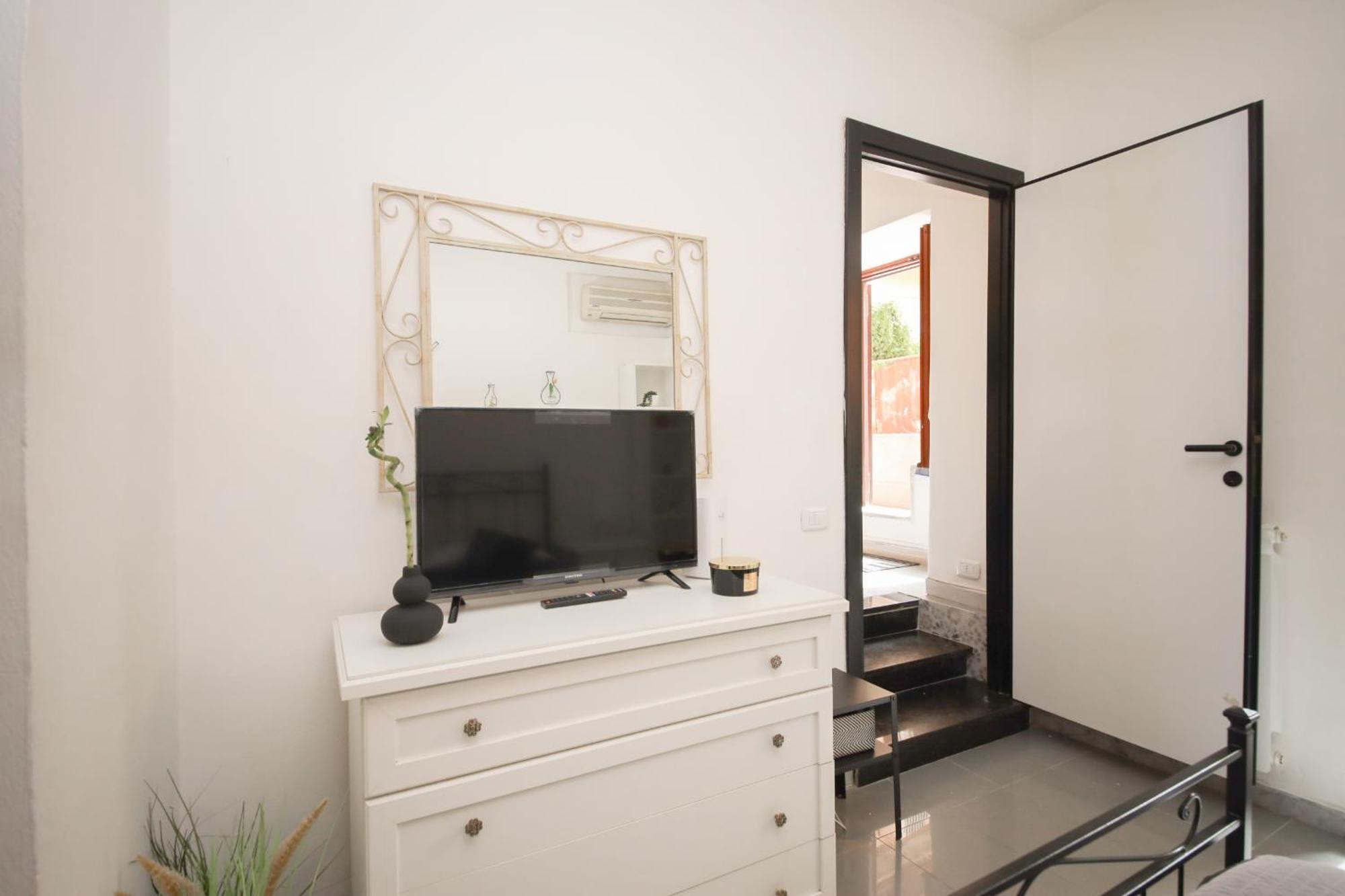 Apartment B Live By Ghor Rom
