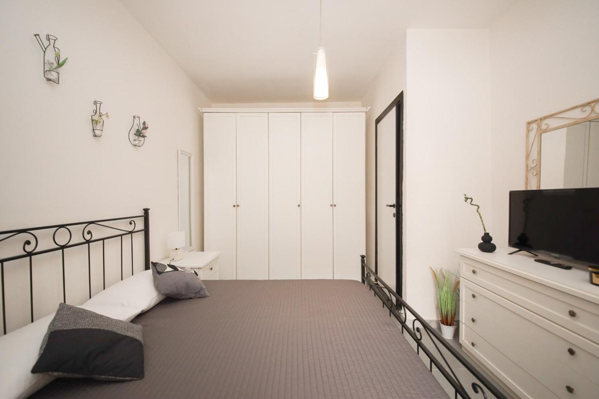 B Live By Ghor Apartment