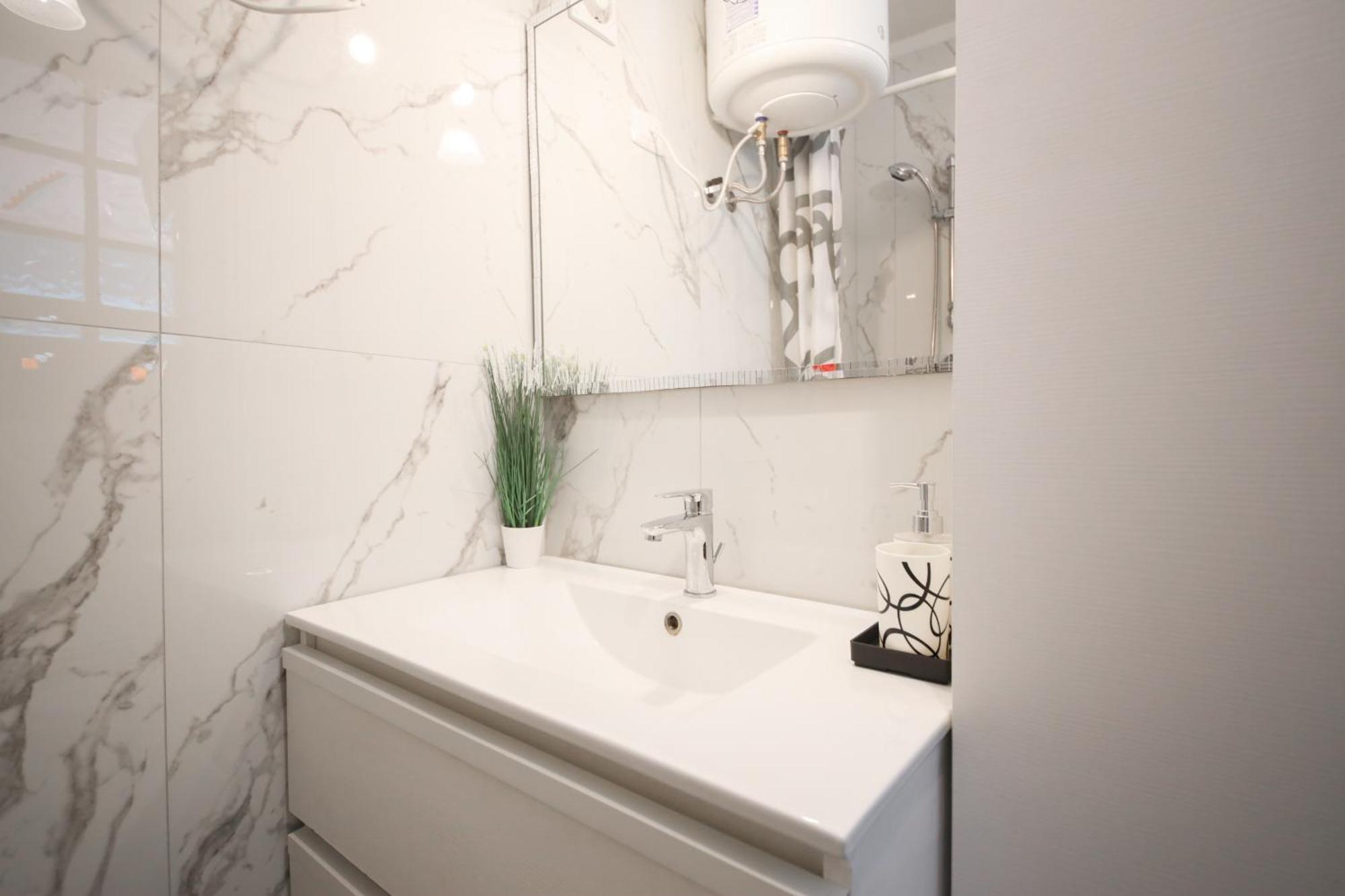 B Live By Ghor Apartment *